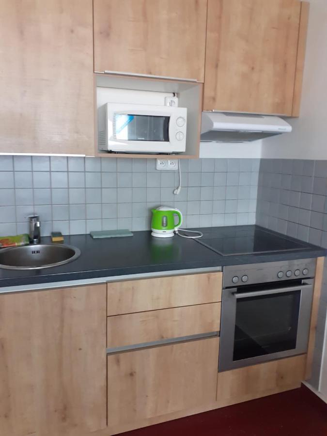 Хостел Km House Cerny Most Прага Екстер'єр фото