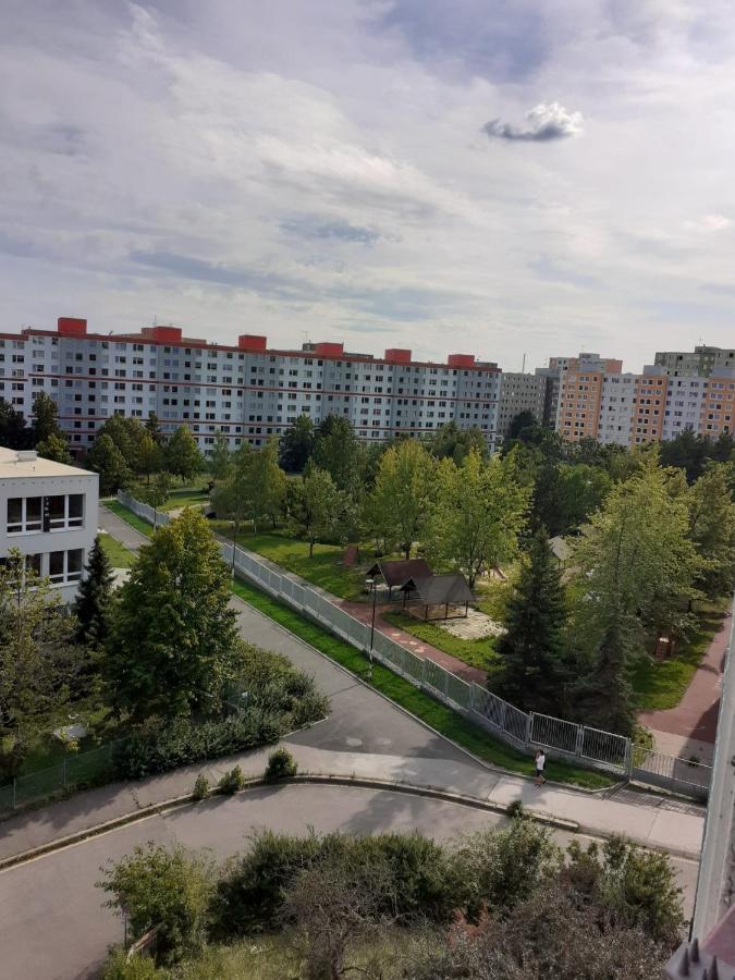 Хостел Km House Cerny Most Прага Екстер'єр фото