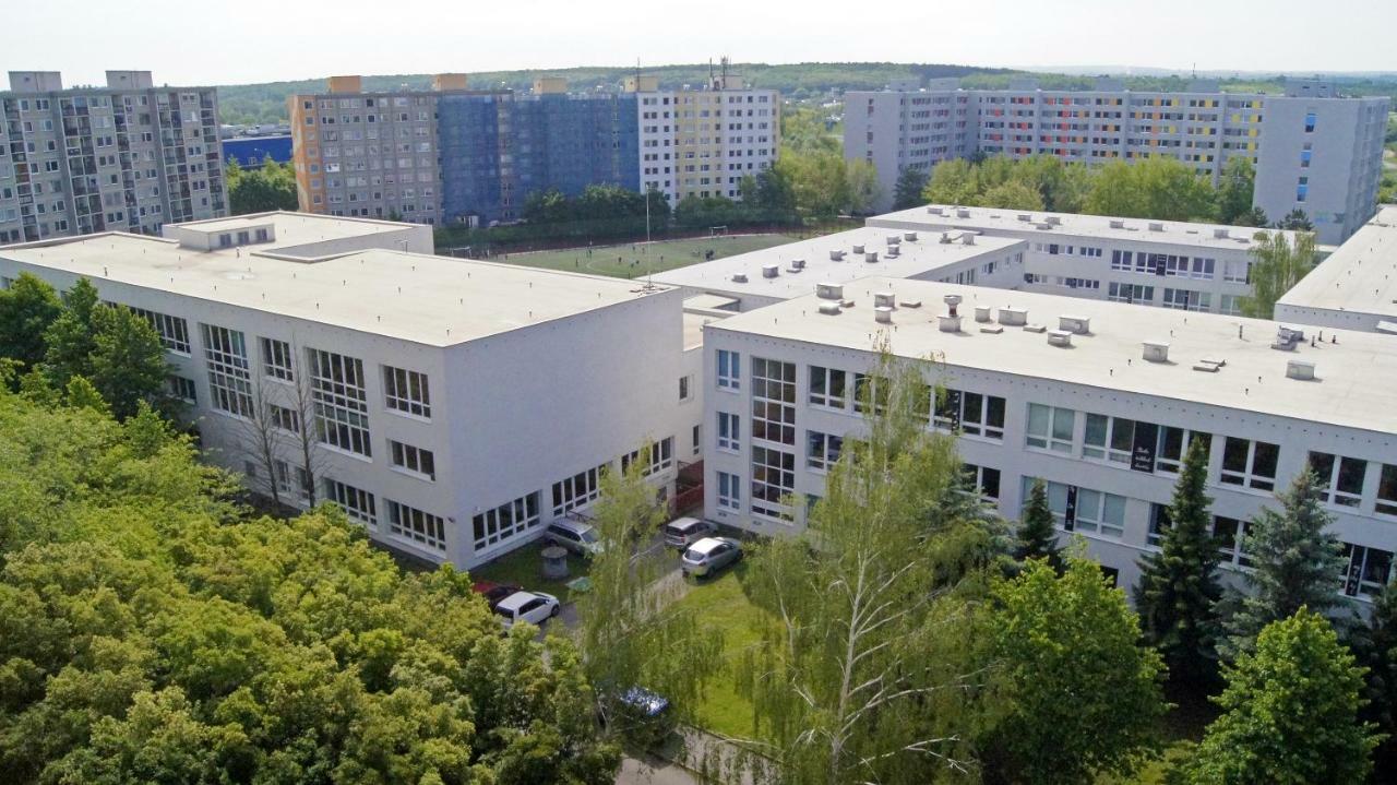 Хостел Km House Cerny Most Прага Екстер'єр фото