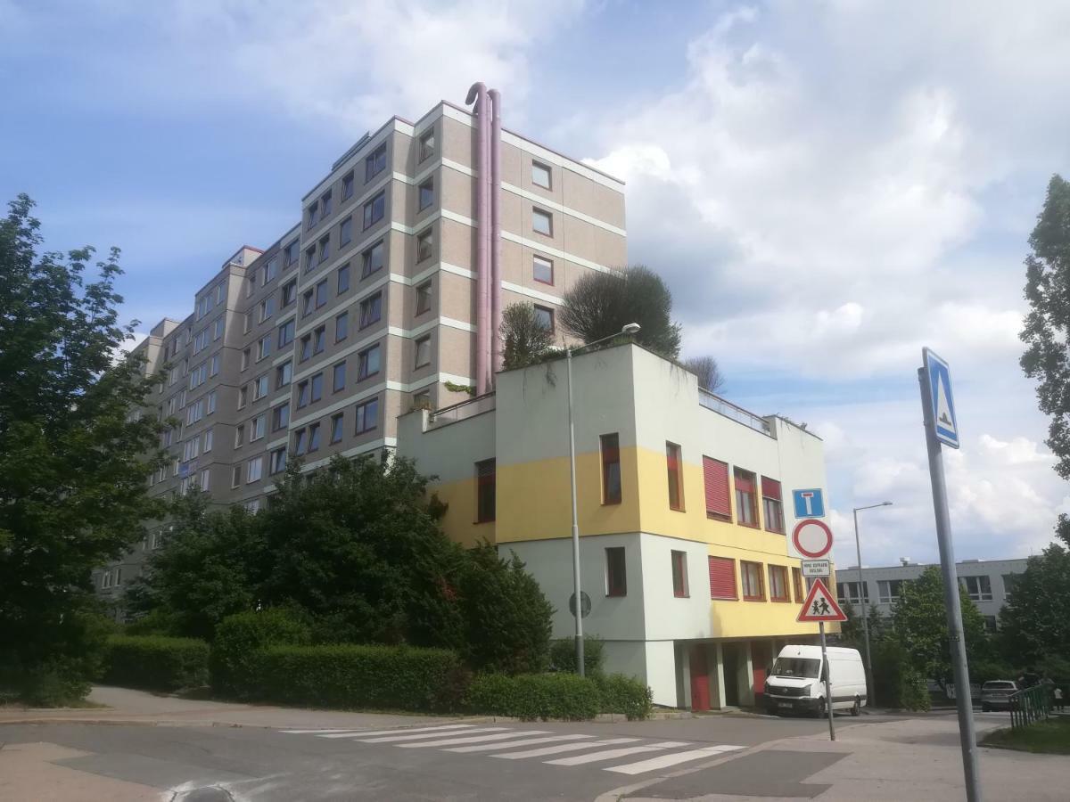 Хостел Km House Cerny Most Прага Екстер'єр фото