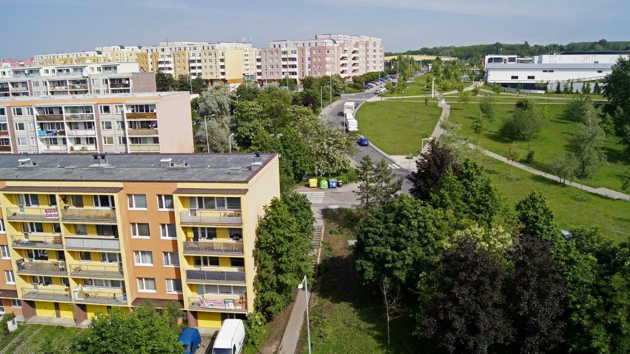 Хостел Km House Cerny Most Прага Екстер'єр фото