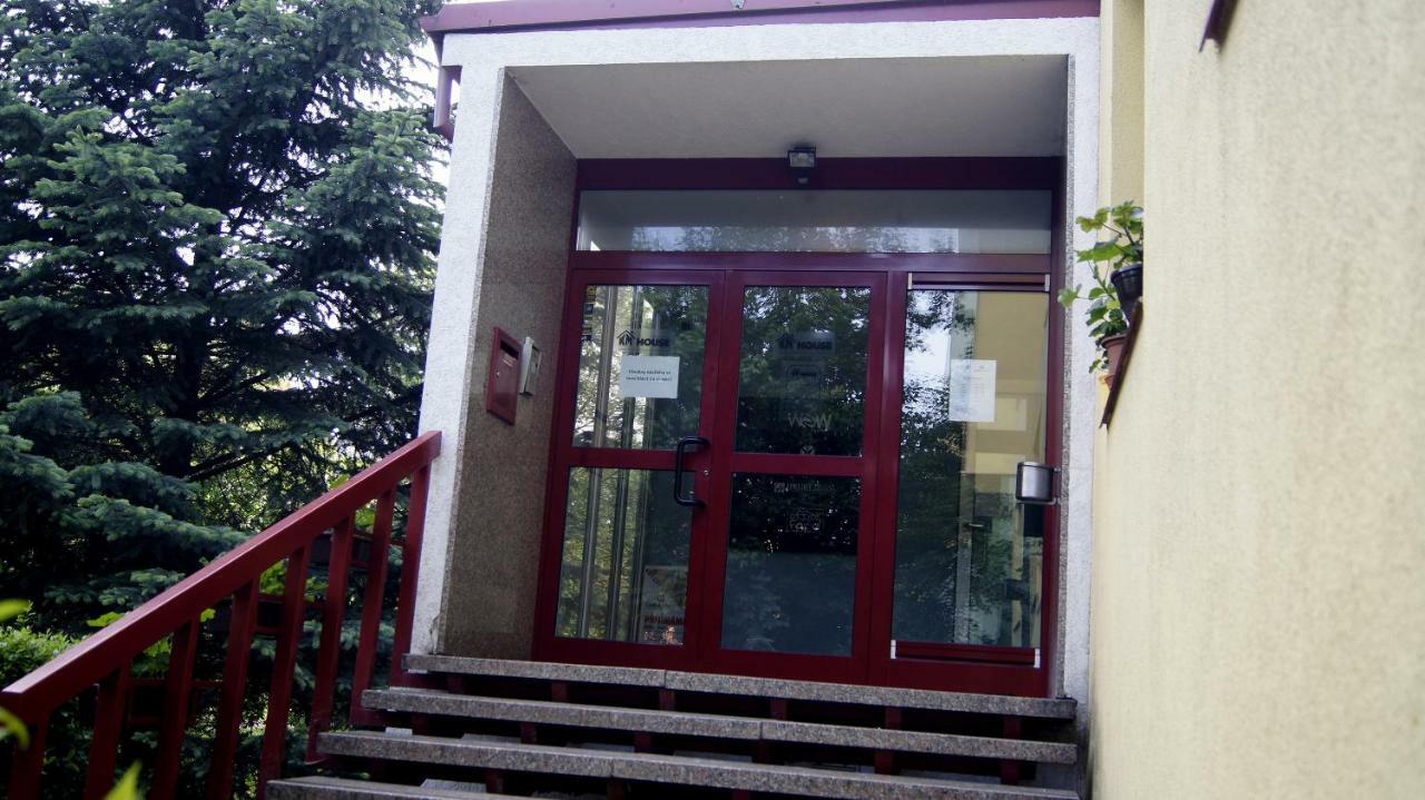Хостел Km House Cerny Most Прага Екстер'єр фото