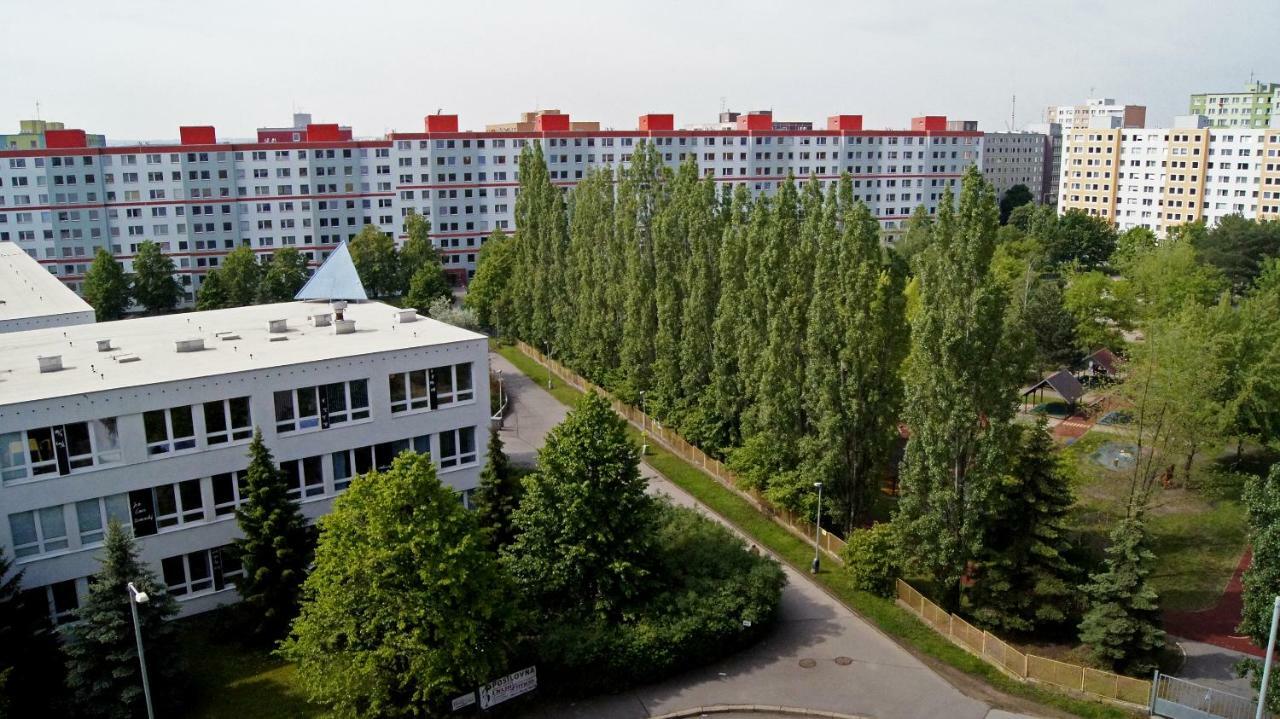 Хостел Km House Cerny Most Прага Екстер'єр фото