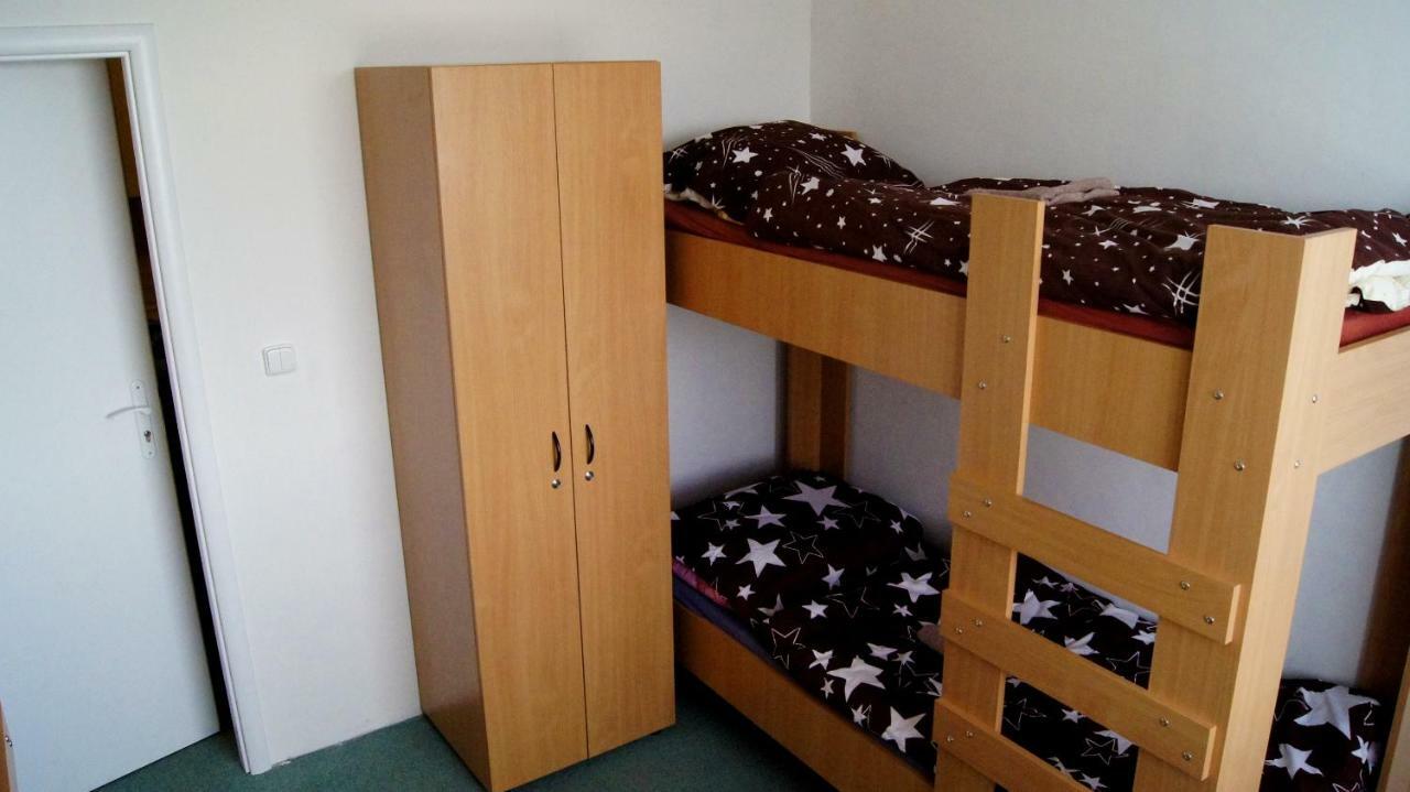Хостел Km House Cerny Most Прага Екстер'єр фото