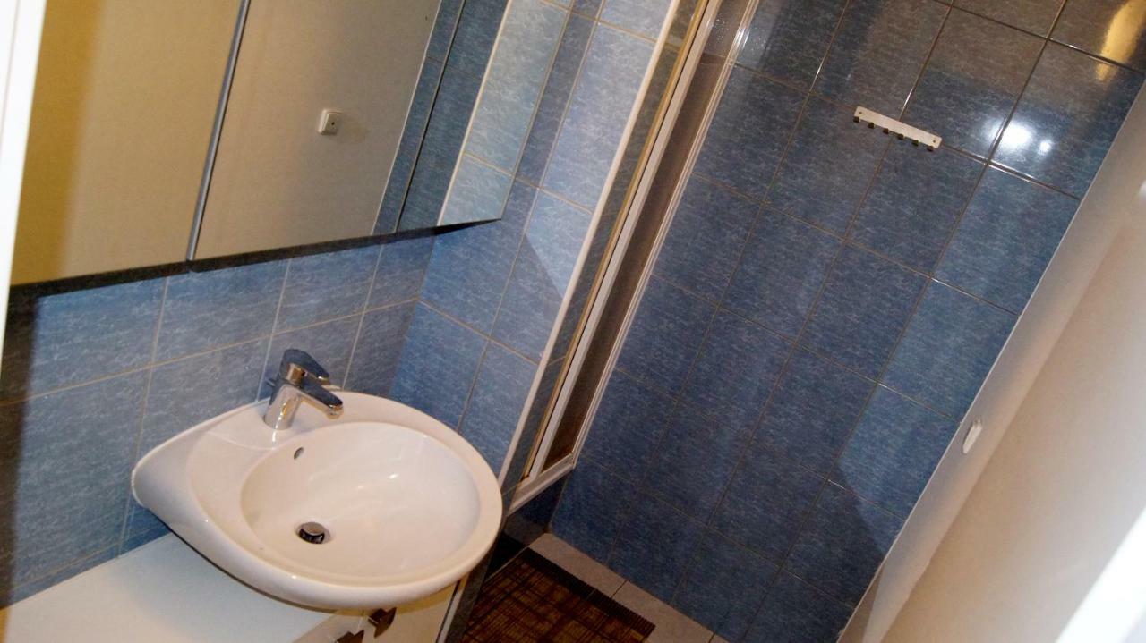 Хостел Km House Cerny Most Прага Екстер'єр фото