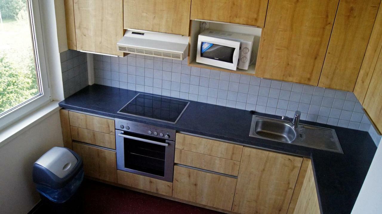 Хостел Km House Cerny Most Прага Екстер'єр фото